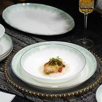 Service de table en porcelaine fine vert dégradé minimaliste avec bordure argentée, vaisselle en céramique de haute qualité pour repas raffinés