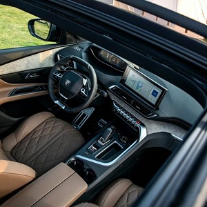 Nouvelle <span class=keywords><strong>voiture</strong></span> Dongfeng <span class=keywords><strong>Peugeot</strong></span> <span class=keywords><strong>5008</strong></span> Essence SUV <span class=keywords><strong>7</strong></span> <span class=keywords><strong>places</strong></span> Conduite à gauche Automatique Traction avant 1.8T Faible kilométrage Sans accident Vente en gros de voitures d'occasion à l'exportation - Product Image 6
