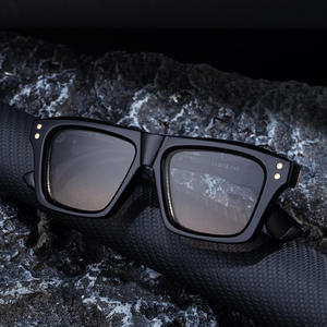 Gafas de sol cuadradas ZS98502 para hombre, negras, con lentes de PC UV400, montura de plástico y metal, protección solar para conducir al aire libre. - Product Image 1