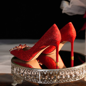 Chaussures de mariage rouges à bout pointu et talon aiguille, ornées, pour mariée et demoiselle d'honneur, élégantes pour occasions formelles, tendance mode à talon haut - Product Image 2