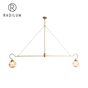 Suspension vintage en laiton et verre, style Mid-Century Modern, design poutre d'équilibrage, pour salle à manger et îlot, design de créateur, vente en gros, sur mesure - Product Image 1