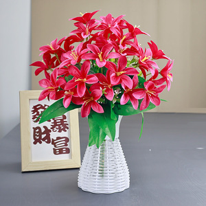 Lys artificiel rouge vif, fausse plante de lys <span class=keywords><strong>multi</strong></span>-têtes avec feuilles vertes, décoration de table pour la maison, vente en gros - Product Image 1