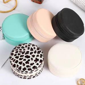 Caja de Joyería de Viaje Redonda de Cuero PU de Alta Calidad, Personalizada con Logotipo, para Collares, Anillos y Pendientes, Ideal para Regalo - Product Image 2