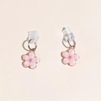 Fleurs simples téléphone bouchon anti-poussière accessoires décoration pendentif suspendu pour iPhone pour Samsung Type-C Port de charge