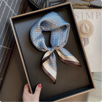 Foulard carré en soie bleu, blanc et marron, bandana, accessoire de cou pour hôtesses de l'air, voyage, automne-hiver, à assortir aux manteaux