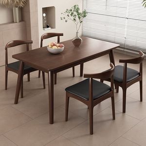 Juego de Mesa y Sillas de Comedor de Madera Maciza Color Nogal, Estilo Escandinavo Moderno y Minimalista para Apartamentos Pequeños y Uso Doméstico - Product Image 1