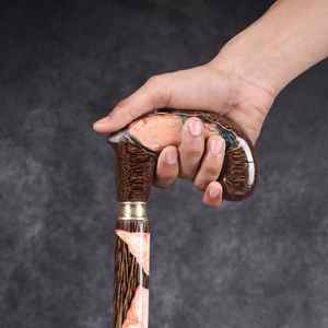 Base Antideslizante y Mango Ergonómico Hacen que el Bastón de Resina y Madera para Caminar, Ideal para Interiores y Exteriores - Product Image 1