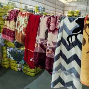 PJ07 Coperte Usate Economiche di Prima Qualità in Poliestere/Cotone, di Marca Cinese, Alta Qualità, Colori e Misure Assortiti - Product Image 3