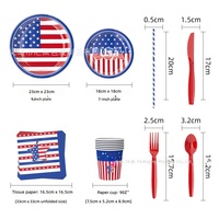 Ensemble de vaisselle jetable pour fête d'anniversaire avec drapeau américain du 4 juillet, comprenant 129 pièces : assiettes en papier, nappe et décorations pour l'emplacement de la fête