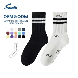 جوارب رياضية مخططة للنساء للجري وركوب الدراجات بألوان متعددة، متوفرة بالجملة من المصنع مع إمكانية تخصيص الشعار بكميات قليلة - Product Image 2