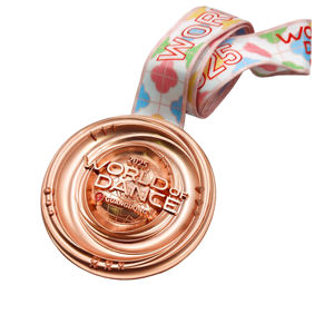 Op maat gemaakte zakhorloge-vormige medaille met bergthema, zinklegering, verguld met retrostructuur & bergtextuurontwerp - Product Image 3