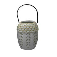 Lanterne décorative en céramique dorée électrolytique, motif éichel, avec découpe géométrique et feuilles, support creux et poignée en bois