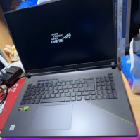 Laptop Gaming ROG Strix G10 Baru - Layar 2560x1600, Refresh Rate 300Hz, AMD Ryzen 9 9955HX, GPU Khusus, Keyboard RGB Backlit