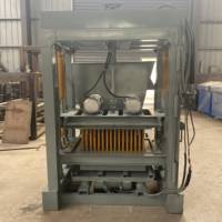 Presse hydraulique mobile automatique QT4-30 pour la fabrication de blocs de béton et de briques, moteur facile à utiliser, garantie de 2 ans pour le Sénégal