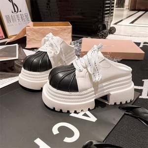 Mocasines de moda para mujer con plataforma gruesa y tiras, zuecos elegantes de cuero con suela de goma y tiras decorativas - Product Image 3