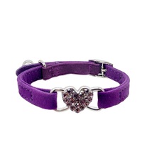 Colliers pour petits animaux de compagnie en gros, MOQ faible, colliers pour chats en flanelle de couleur unie avec accessoires en forme de cœur
