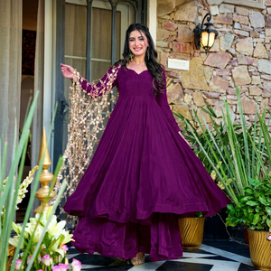 Robe indienne et pakistanaise traditionnelle longue couleur vin feu avec dupatta à chaîne de perles, coupe ample pour femme, idéale pour mariage et soirée - Product Image 1