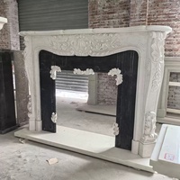 Cheminée en marbre blanc sculpté avec insert en fonte, style classique européen, cadre de cheminée en pierre polie