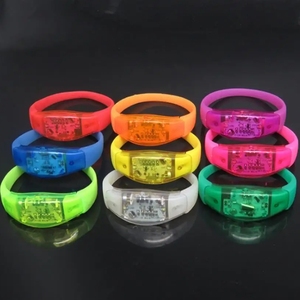 <span class=keywords><strong>2025</strong></span> <span class=keywords><strong>Hot</strong></span> Bán âm thanh kích hoạt Led dây đeo cổ tay nhấp nháy Vòng tay đồ chơi - Product Image 6