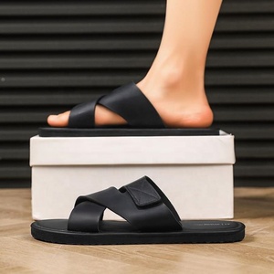 Claquettes en PU couleur unie à bout ouvert avec semelle EVA antidérapante, pour l'été, à porter en intérieur, claquettes tendance pour hommes - Product Image 4