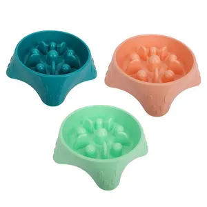 Pabrik grosir Logo kustom plastik tidak tumpah portabel mangkuk makanan anjing hewan peliharaan mangkuk pengumpan lambat