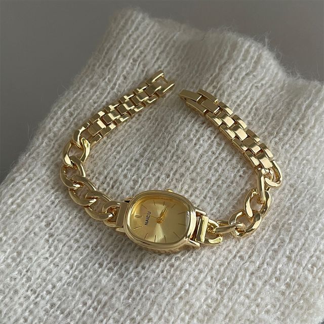 Oval-shaped Cuban Link Gold Bracelet Watch for Women, a Unique and High-end, Delicate and Compact, New and Individual Style