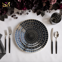 Assiettes de dîner en porcelaine noire de luxe nordique avec bordure dorée et motif personnalisé pour la décoration de table de banquet