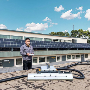 Máquina <span class=keywords><strong>de</strong></span> <span class=keywords><strong>Limpieza</strong></span> <span class=keywords><strong>de</strong></span> Paneles Fotovoltaicos <span class=keywords><strong>de</strong></span> Ahorro <span class=keywords><strong>de</strong></span> Energía con Icono Similar para <span class=keywords><strong>Trabajo</strong></span> Continuo, Robot <span class=keywords><strong>de</strong></span> <span class=keywords><strong>Limpieza</strong></span> <span class=keywords><strong>de</strong></span> Paneles Solares con Tracción en las Ruedas - Product Image 1