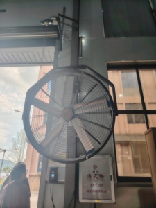 Ventilateur mural HVLS AC à grand volume d'air, durable, grande taille, silencieux, avec pales en aluminium de 1,5 m de diamètre, pour la construction - Product Image 4