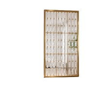 Paravent en verre cristal avec cadre en acier inoxydable doré, cloison suspendue en cristal, idéal pour hôtel de luxe, salon ou entrée.