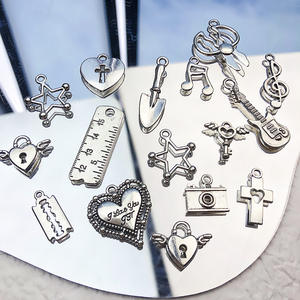 Y2k Sweet Cool Style Legierung Anhänger Cross Love Gitarren schloss Japanische DIY hand gefertigte Perlenkette Armband Material Charm - Product Image 4