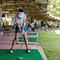 Tapis de simulation de golf avec coussin d'absorption des chocs et base en EVA, insert de gazon durable pour l'entraînement en intérieur et en extérieur