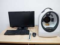 Sistema de Imagenología Facial Profesional M8000L con Luces RGB y UV para la Evaluación de la Condición de la Piel