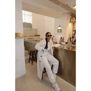 Gabardina Osanna Off-White con Cierre Cruzado, Forro de Lino Informal, Estampado de Piel de Zorro, Tejido de Punto de Cuero, Longitud Personalizada - Product Image 2