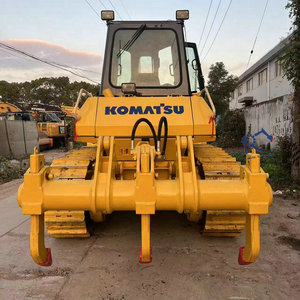 Bulldozer Komatsu japonais 85 sur chenilles, modèle 2024, excellent état avec boîte de vitesses, pompe, moteur et roulement - Prix réduit - Product Image 2
