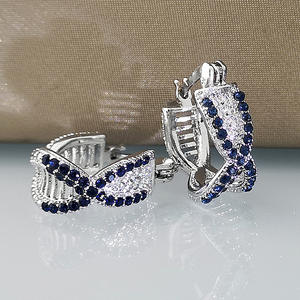 Elegantes pendientes Huggie chapados en oro blanco con diamantes de imitación de cristal azul, diseño geométrico para mujer, joyería de moda para fiesta - Product Image 4