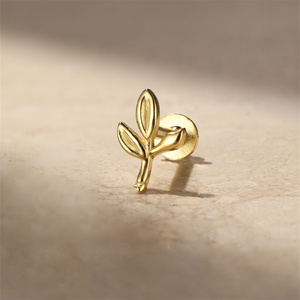 Pendiente de cartílago de plata de ley S925 con parte trasera plana, chapado en oro de 18K, diseño geométrico minimalista de hoja para mujer - Product Image 2
