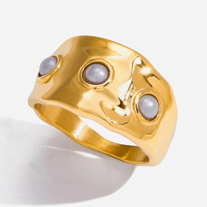 Anillo de Perlas en Oro de 18K y Acero Inoxidable con Engaste Geométrico, Unisex, para Uso Diario - Product Image 1