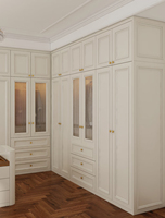 Dressing en MDF style pastoral avec thermofoil, dressing encastré sur mesure avec îlot de dressing et vitrines en verre