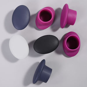 Gepersonaliseerde accessoires cadeauset met siliconen wijnstopper en eigen logo - Product Image 1