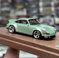 Modèle de voiture scellé en résine Deepmaker 964 Singer DLS à l'échelle 1:64, ornement