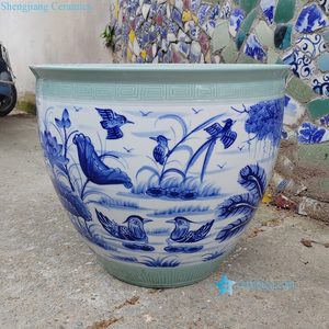 กระถางปลาม้าลายเซรามิกทรงโอเรียนทอลลายจีนสีเขียวเซลาดอนขอบสีน้ำเงินขาวลายเฟนิกซ์ ต้นสน และบ่อเต้ารำ รุ่น RXGB03-D-M - Product Image 4