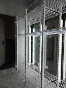 वॉक-इन कूलर के लिए लाइट ड्यूटी गुरुत्वाकर्षण रोलर शेल्फ और रेफ्रिजरेटर पेय प्रदर्शन सुपरमार्केट अलमारियों - Product Image 5