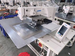 Machine à coudre industrielle informatisée Juki 221 d'occasion avec une portée de couture de 300*200 mm - Product Image 4