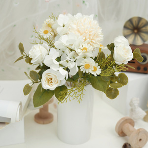 Bouquet de roses artificielles et de camomilles Haiyi, fleurs en soie, haute simulation, décoration d'intérieur, accessoires de mariage, petit bouquet - Product Image 1