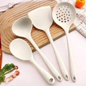 Juego de espátulas de silicona blanca, 4 piezas, utensilios de cocina antiadherentes resistentes al calor para cocinar y servir - Product Image 1
