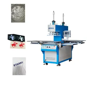 Machine de gaufrage automatique à double tête Zhenying pour la fabrication d'étiquettes de vêtements gaufrage de tissus