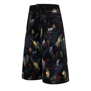 Pantalones Cortos de Mezclilla Holgados de Diseño de Alta Gama con Estampado de Grafiti y Lavado a la Piedra, Estilo Hip-Hop Moderno para Hombre - Product Image 4