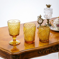 Ensemble de gobelets élégants en verre coloré à motif paon vintage, verres décoratifs pour l'arrangement de la table à manger