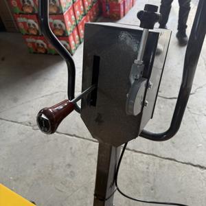 Handgeführte <span class=keywords><strong>Mini</strong></span>-Straßenwalze für Straßeninstandhaltung und Verdichtung – Dieselmotorbetrieben, tragbare Straßenwalze - Product Image 6